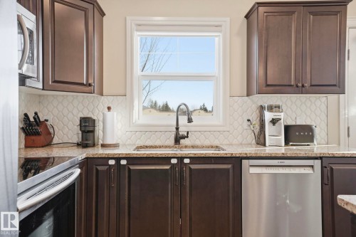 10 330 Bulyea Road, Edmonton, AB - Indoor Photo Showing Kitchen With Upgraded Kitchen