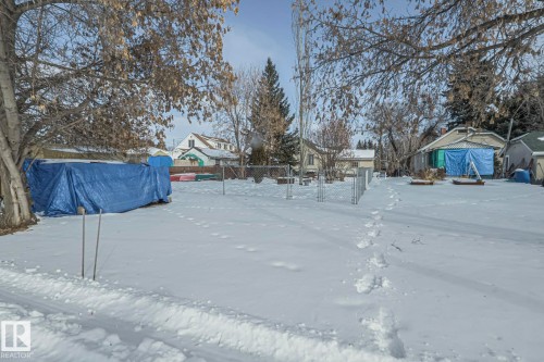 Yard layered in snow with a residential view - 4906 48 Street, Thorsby, AB - Outdoor