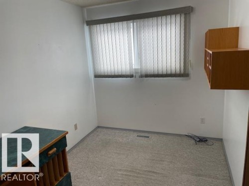 Empty room featuring light colored carpet - 11 Campbell, Stony Plain, AB - Indoor Photo Showing Other Room