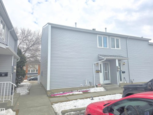 View of traditional-style house - 80 Amberly Crest, Edmonton, AB - Outdoor