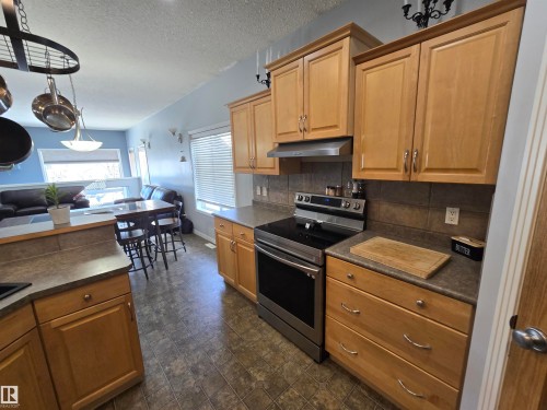 1445 Highwood Boulevard, Devon, AB - Indoor Photo Showing Kitchen