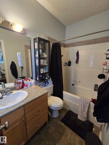 1445 Highwood Boulevard, Devon, AB - Indoor Photo Showing Bathroom