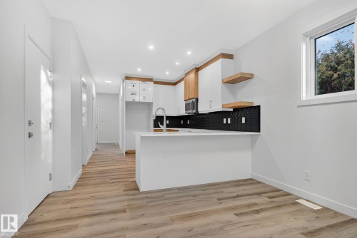 11927 90 Street, Edmonton, AB - Indoor Photo Showing Kitchen