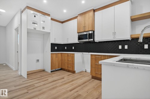 11927 90 Street, Edmonton, AB - Indoor Photo Showing Kitchen