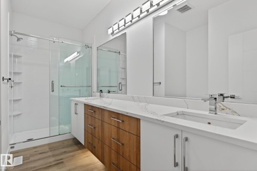 11927 90 Street, Edmonton, AB - Indoor Photo Showing Bathroom