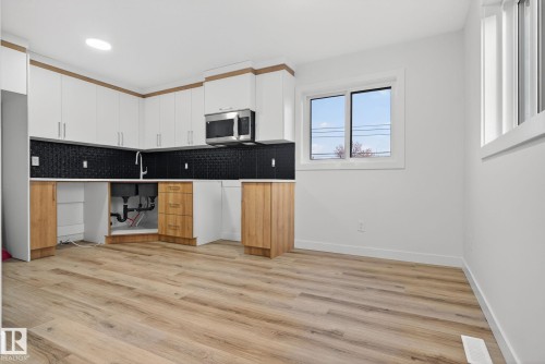 11927 90 Street, Edmonton, AB - Indoor Photo Showing Kitchen