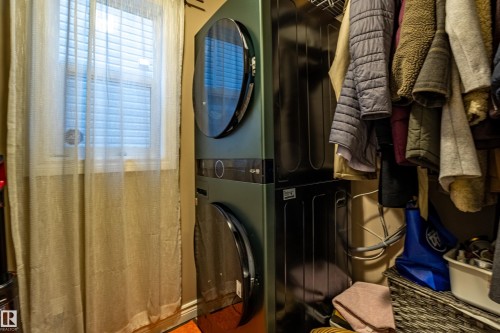 2721 Miles Place, Edmonton, AB - Indoor