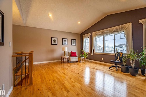 2721 Miles Place, Edmonton, AB - Indoor