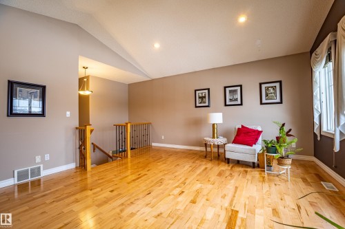 2721 Miles Place, Edmonton, AB - Indoor