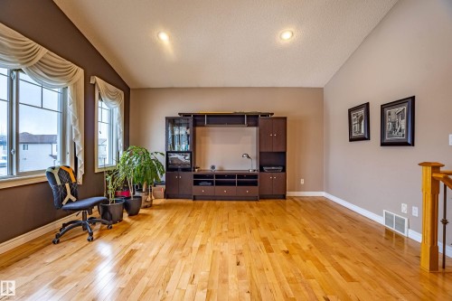 2721 Miles Place, Edmonton, AB - Indoor