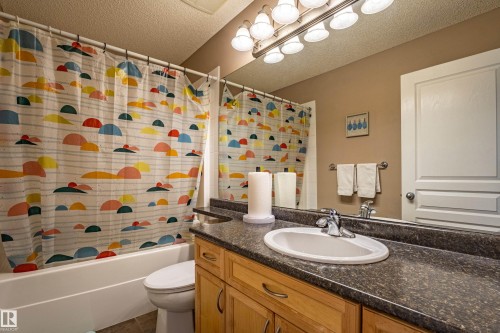 2721 Miles Place, Edmonton, AB - Indoor Photo Showing Bathroom