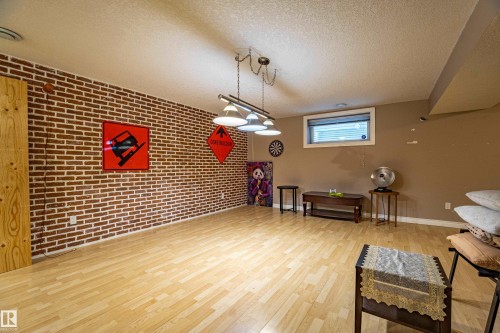2721 Miles Place, Edmonton, AB - Indoor