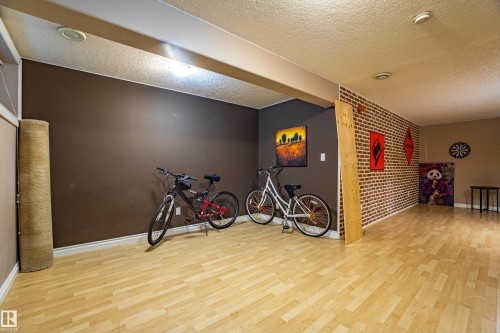 2721 Miles Place, Edmonton, AB - Indoor Photo Showing Other Room