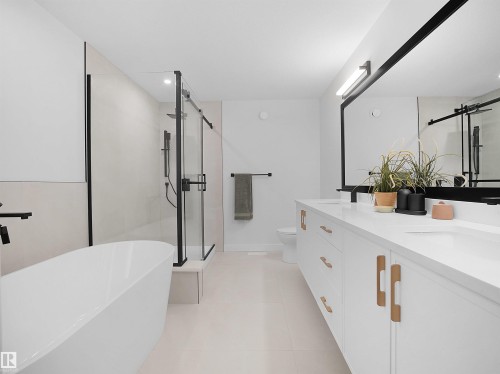 945 Elderberry Landing, Edmonton, AB - Indoor Photo Showing Bathroom