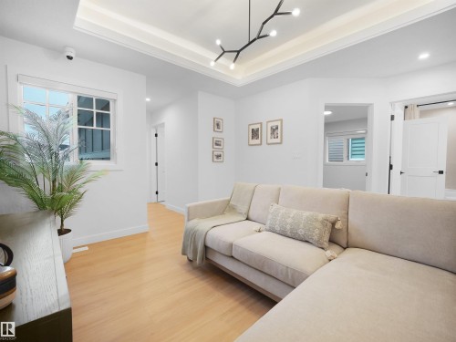 945 Elderberry Landing, Edmonton, AB - Indoor Photo Showing Living Room