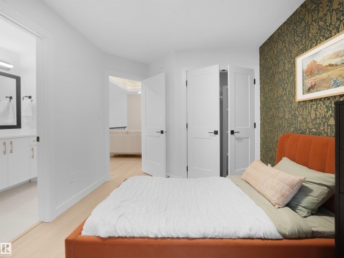 945 Elderberry Landing, Edmonton, AB - Indoor Photo Showing Bedroom