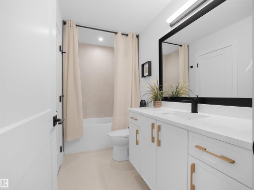 945 Elderberry Landing, Edmonton, AB - Indoor Photo Showing Bathroom