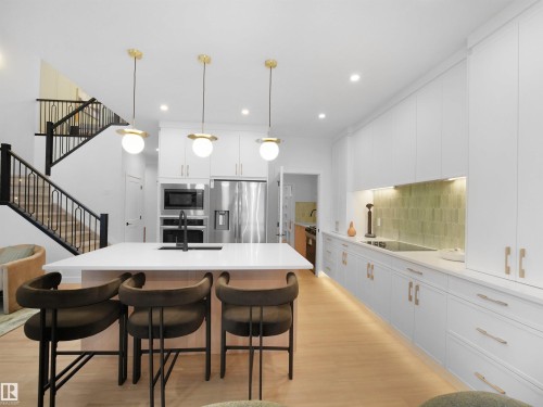 945 Elderberry Landing, Edmonton, AB - Indoor Photo Showing Kitchen With Upgraded Kitchen