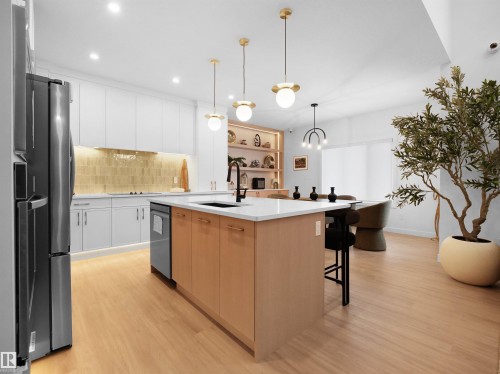 945 Elderberry Landing, Edmonton, AB - Indoor Photo Showing Kitchen With Upgraded Kitchen