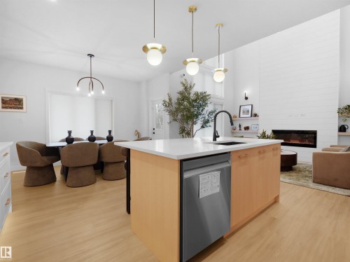 945 Elderberry Landing, Edmonton, AB - Indoor Photo Showing Kitchen