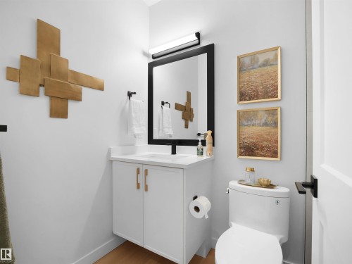 945 Elderberry Landing, Edmonton, AB - Indoor Photo Showing Bathroom