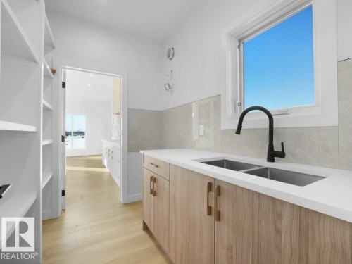 810 Elderberry Crest, Edmonton, AB - Indoor Photo Showing Kitchen With Double Sink With Upgraded Kitchen