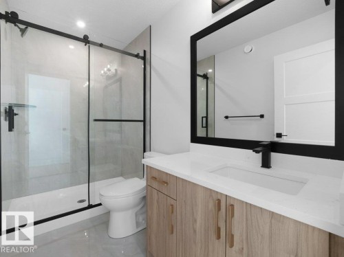 810 Elderberry Crest, Edmonton, AB - Indoor Photo Showing Bathroom