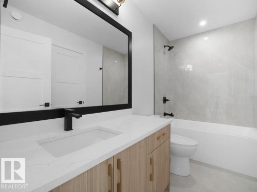810 Elderberry Crest, Edmonton, AB - Indoor Photo Showing Bathroom