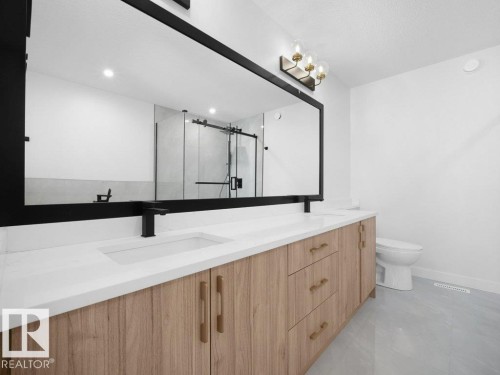 810 Elderberry Crest, Edmonton, AB - Indoor Photo Showing Bathroom
