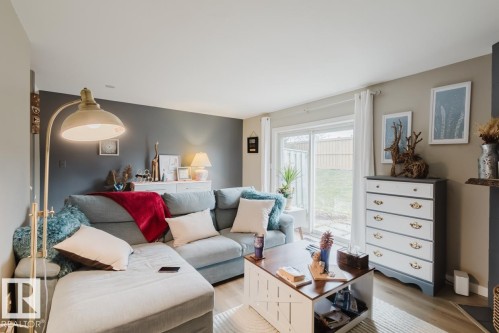 17 9520 174 Street, Edmonton, AB - Indoor Photo Showing Living Room