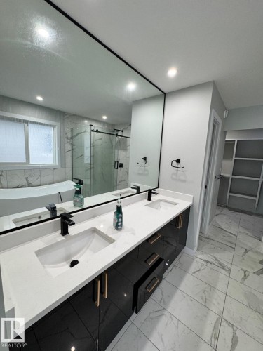 17124 68 Street, Edmonton, AB - Indoor Photo Showing Bathroom