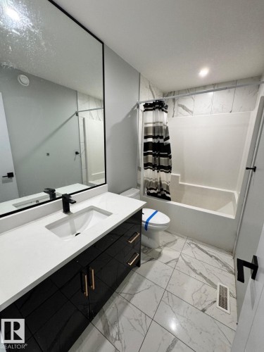 17124 68 Street, Edmonton, AB - Indoor Photo Showing Bathroom