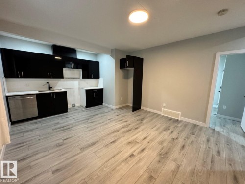17124 68 Street, Edmonton, AB - Indoor Photo Showing Kitchen
