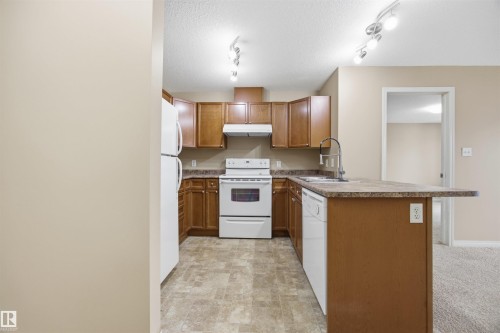107 4903 47 Avenue, Stony Plain, AB - Indoor Photo Showing Kitchen