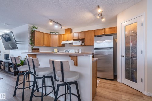 15722 141 Street Nw, Edmonton, AB - Indoor Photo Showing Kitchen