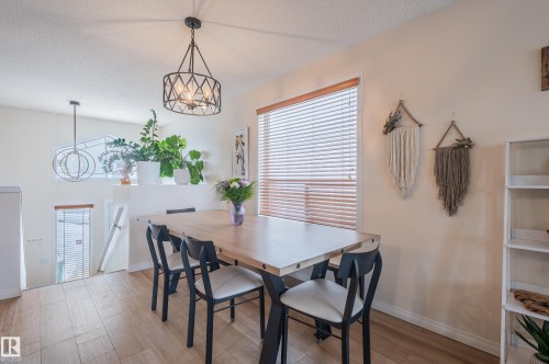 15722 141 Street Nw, Edmonton, AB - Indoor Photo Showing Dining Room