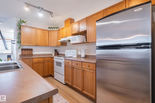 15722 141 Street Nw, Edmonton, AB - Indoor Photo Showing Kitchen With Double Sink