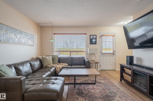 15722 141 Street Nw, Edmonton, AB - Indoor Photo Showing Living Room