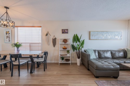 15722 141 Street Nw, Edmonton, AB - Indoor