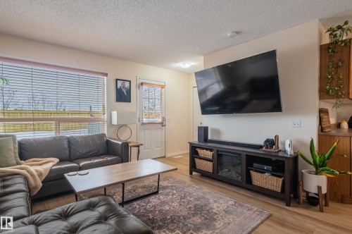 15722 141 Street Nw, Edmonton, AB - Indoor Photo Showing Living Room