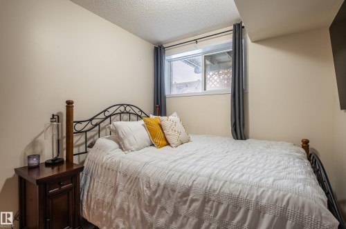 15722 141 Street Nw, Edmonton, AB - Indoor Photo Showing Bedroom