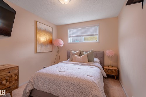 15722 141 Street Nw, Edmonton, AB - Indoor Photo Showing Bedroom