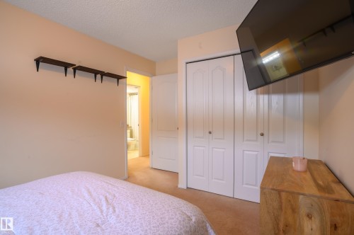 15722 141 Street Nw, Edmonton, AB - Indoor Photo Showing Bedroom