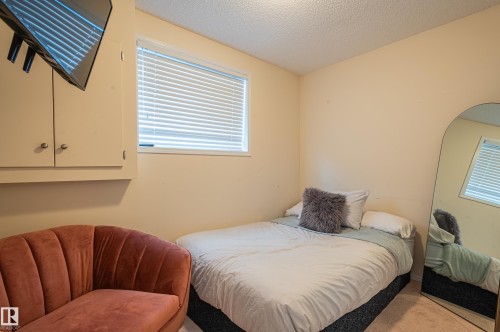 15722 141 Street Nw, Edmonton, AB - Indoor Photo Showing Bedroom