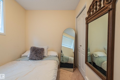 15722 141 Street Nw, Edmonton, AB - Indoor Photo Showing Bedroom