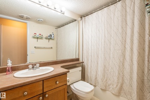 15722 141 Street Nw, Edmonton, AB - Indoor Photo Showing Bathroom