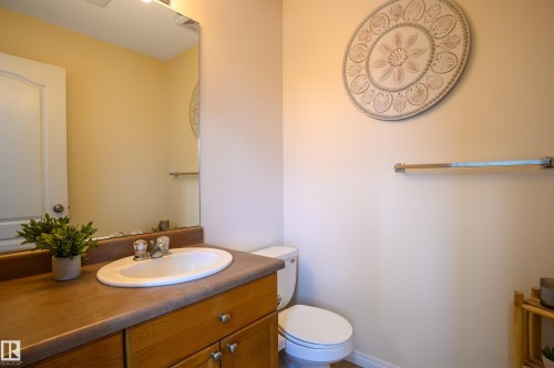 15722 141 Street Nw, Edmonton, AB - Indoor Photo Showing Bathroom