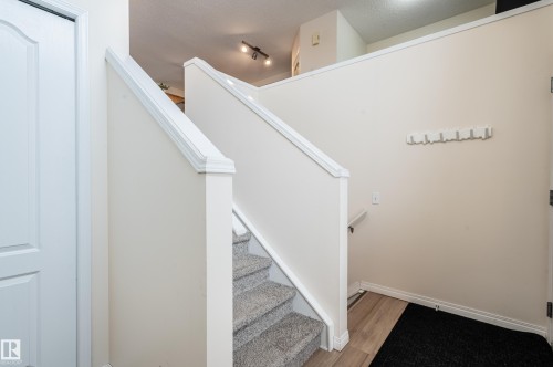 15722 141 Street Nw, Edmonton, AB - Indoor Photo Showing Other Room