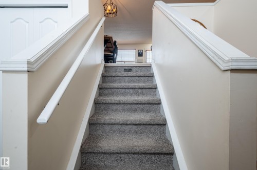 15722 141 Street Nw, Edmonton, AB - Indoor Photo Showing Other Room