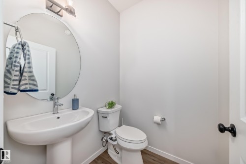 17608 49 Street, Edmonton, AB - Indoor Photo Showing Bathroom
